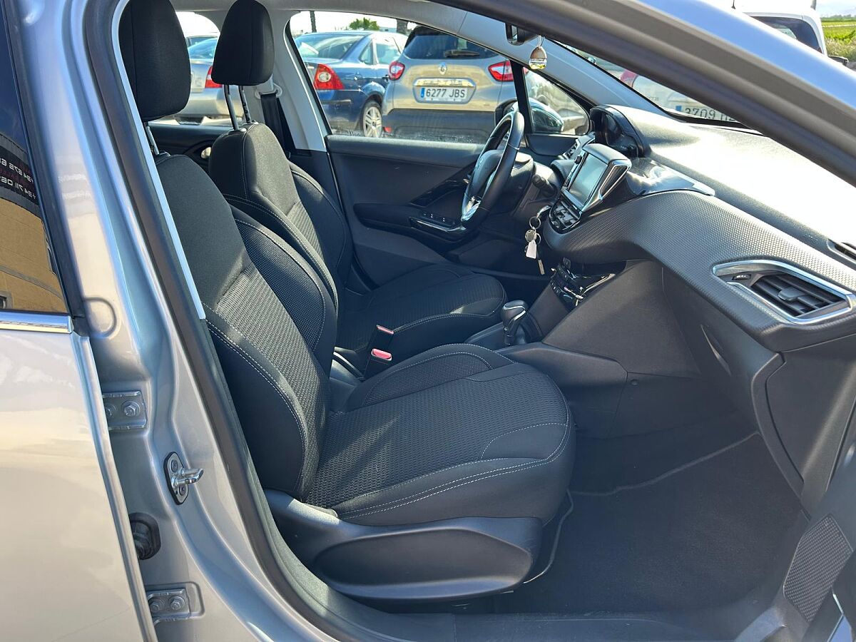 PEUGEOT 208 ALLURE 1.2 E-THP AUTO SPANISH LHD IN SPAIN 71000 MILES SUPERB 2018